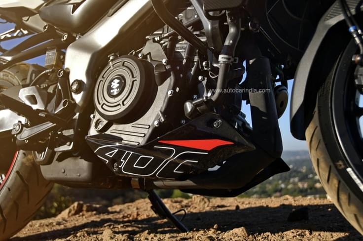 The Pulsar NS400Z uses the same engine as the Dominar 400 but gets shorter final drive gearing. The Pulsar NS400Z uses the same engine as the Dominar 400 but gets shorter final drive gearing.